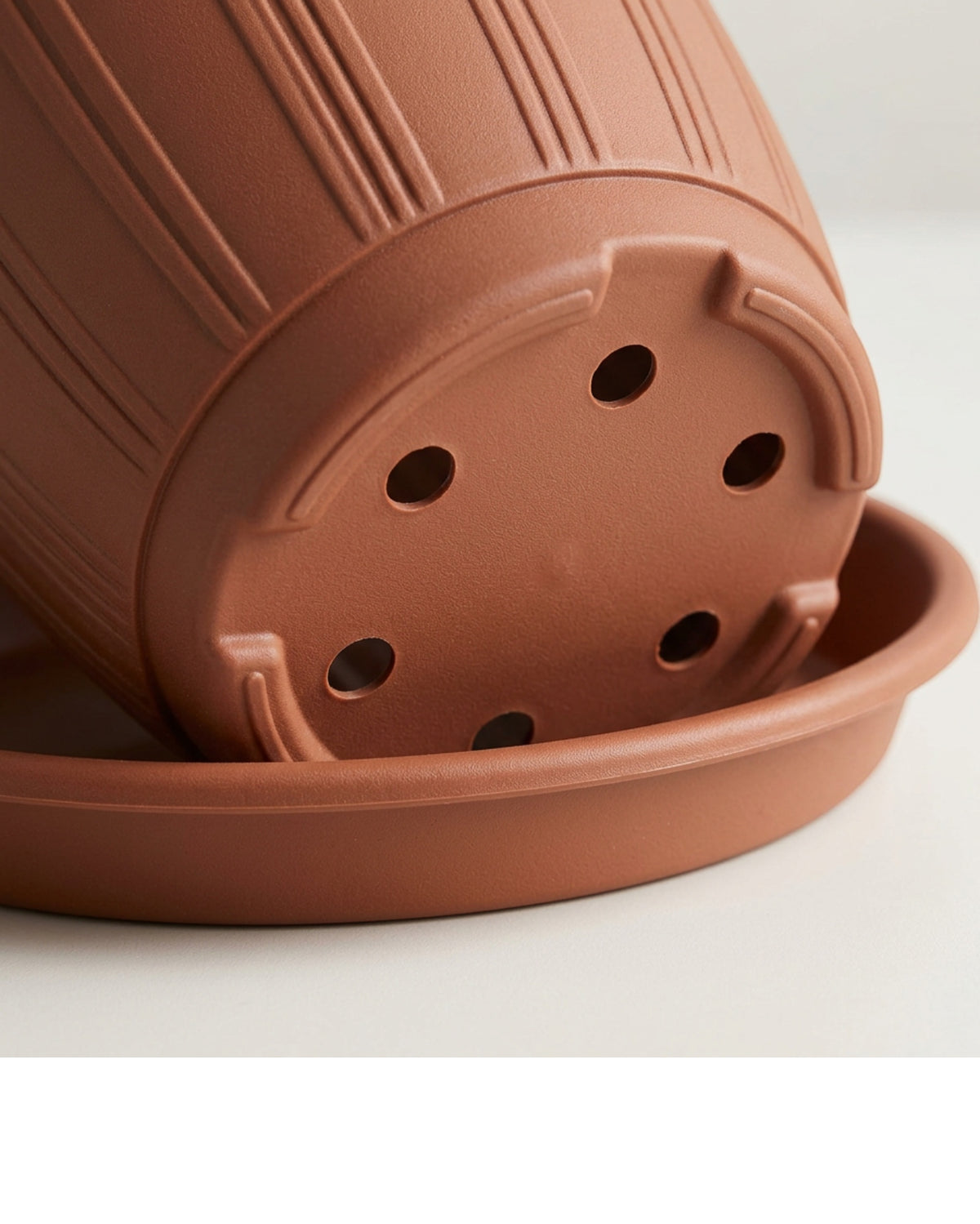 Kgpxf Ribbed Round Plastic Planter with Saucer 12 in Clay Brown - Detail view